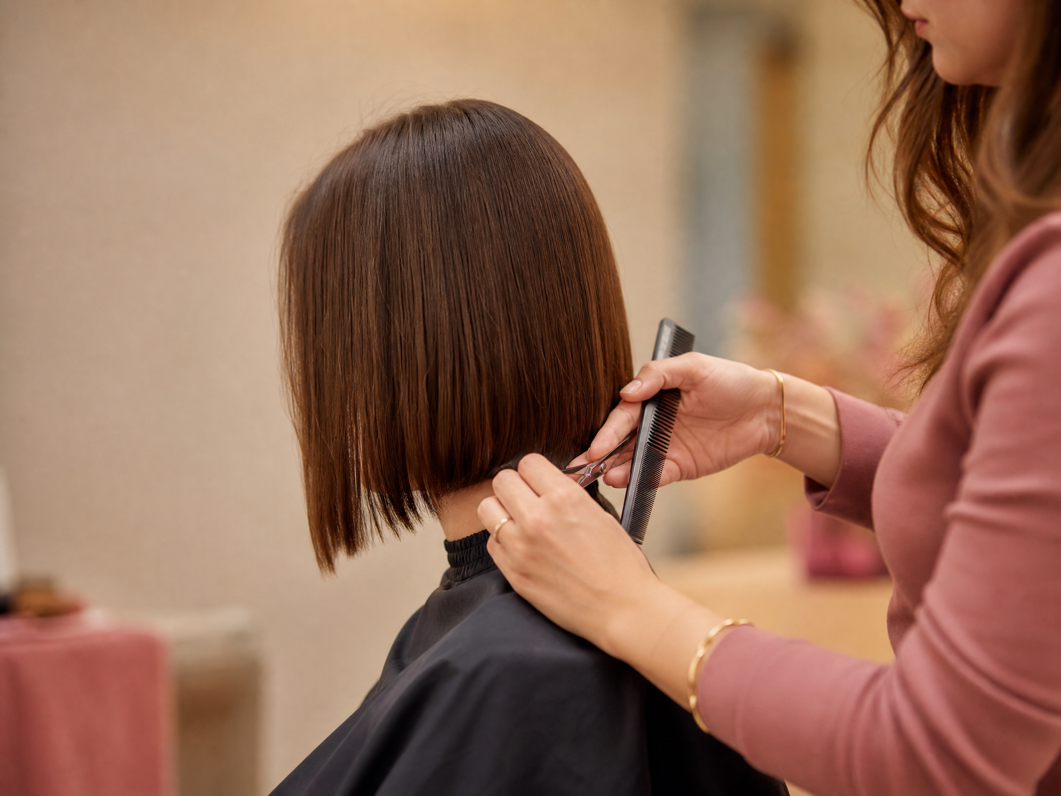 Präziser Bob-Haarschnitt im Salon DILEK in Offenbach
